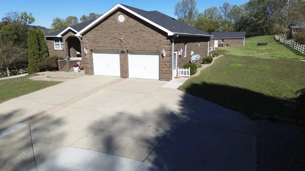 87 Meadowbrook Road Vanceburg KY 41179