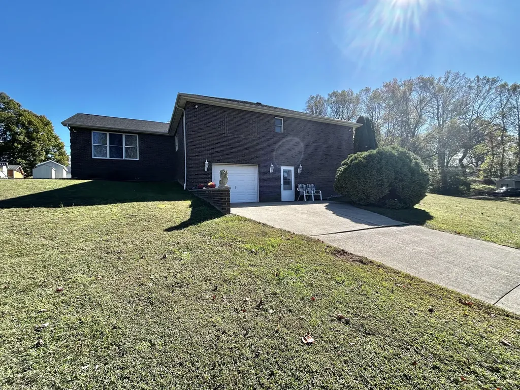 87 Meadowbrook Road Vanceburg KY 41179