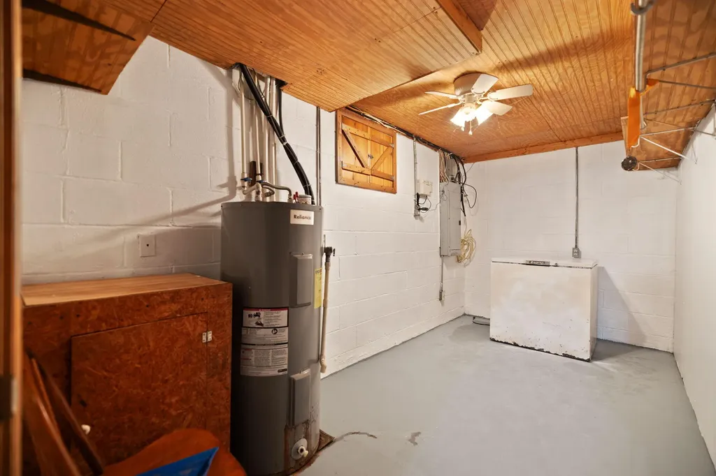 1324 Highway 399 Booneville KY 41314