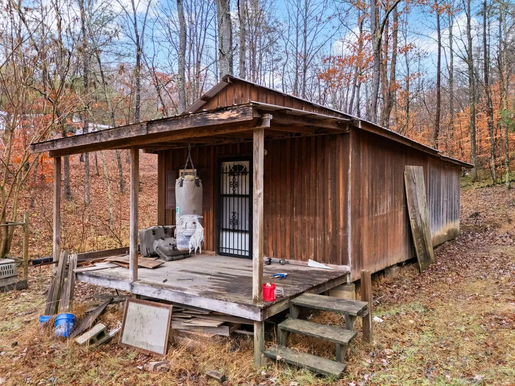 1324 Highway 399 Booneville KY 41314