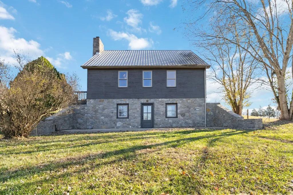 3895 Ky Highway 518 Hustonville KY 40437