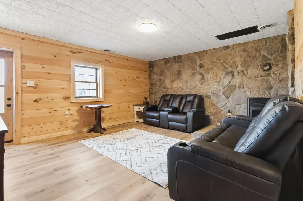 3895 Ky Highway 518 Hustonville KY 40437