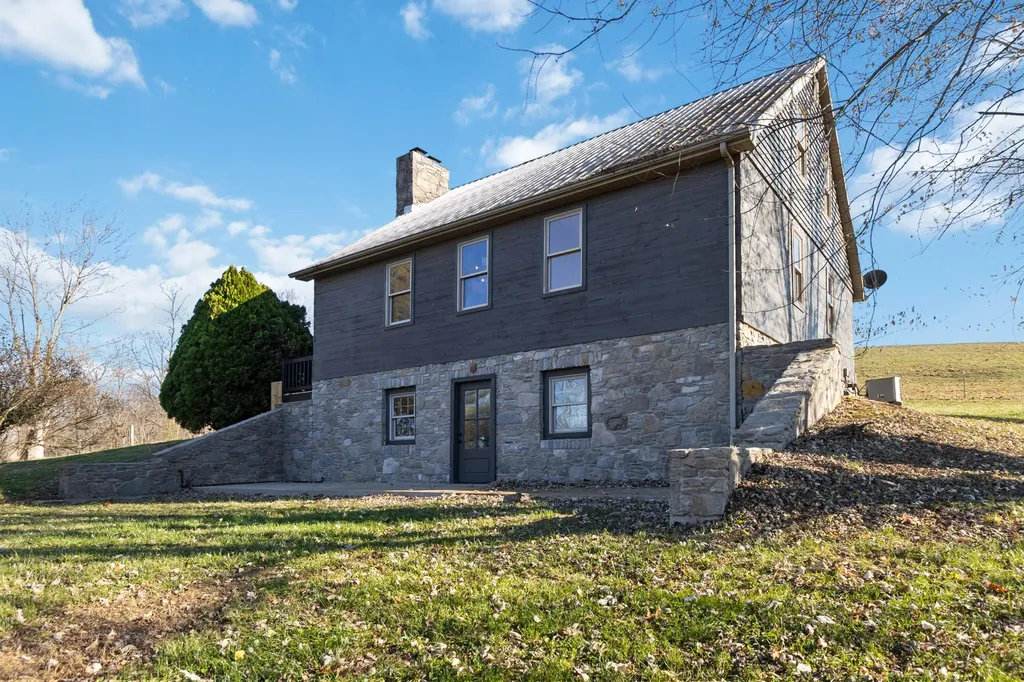 3895 Ky Highway 518 Hustonville KY 40437