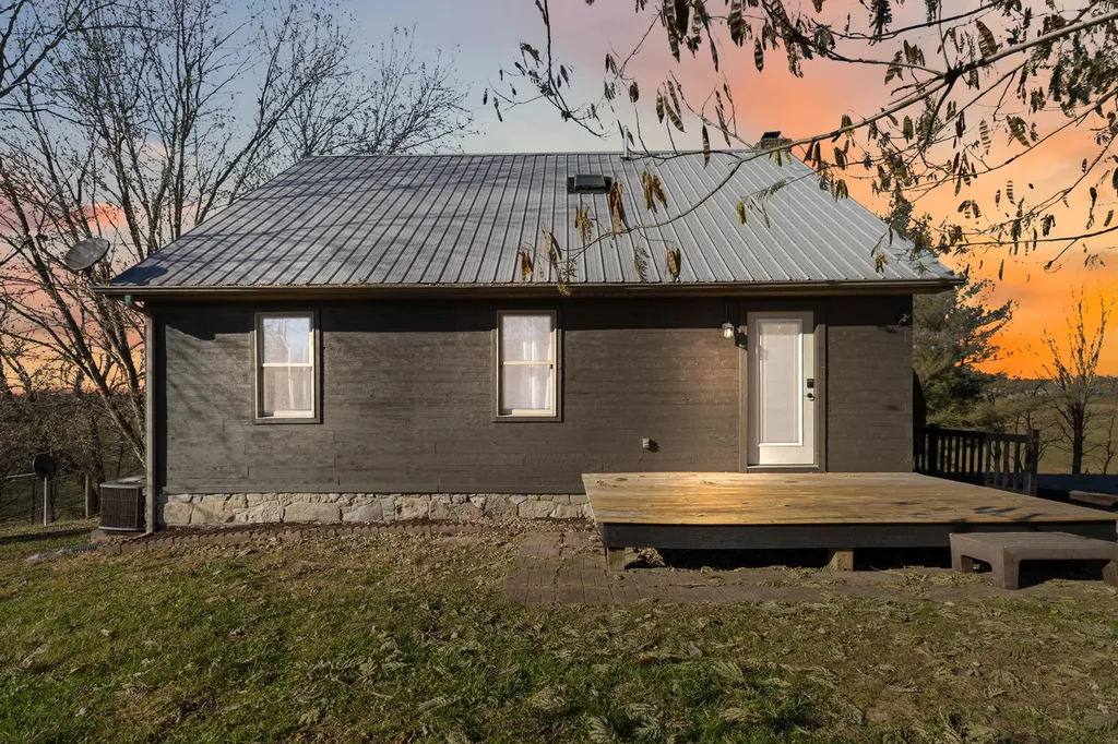 3895 Ky Highway 518 Hustonville KY 40437