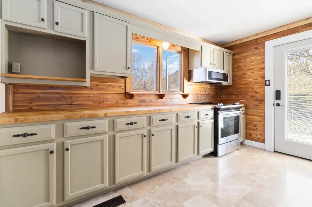 3895 Ky Highway 518 Hustonville KY 40437