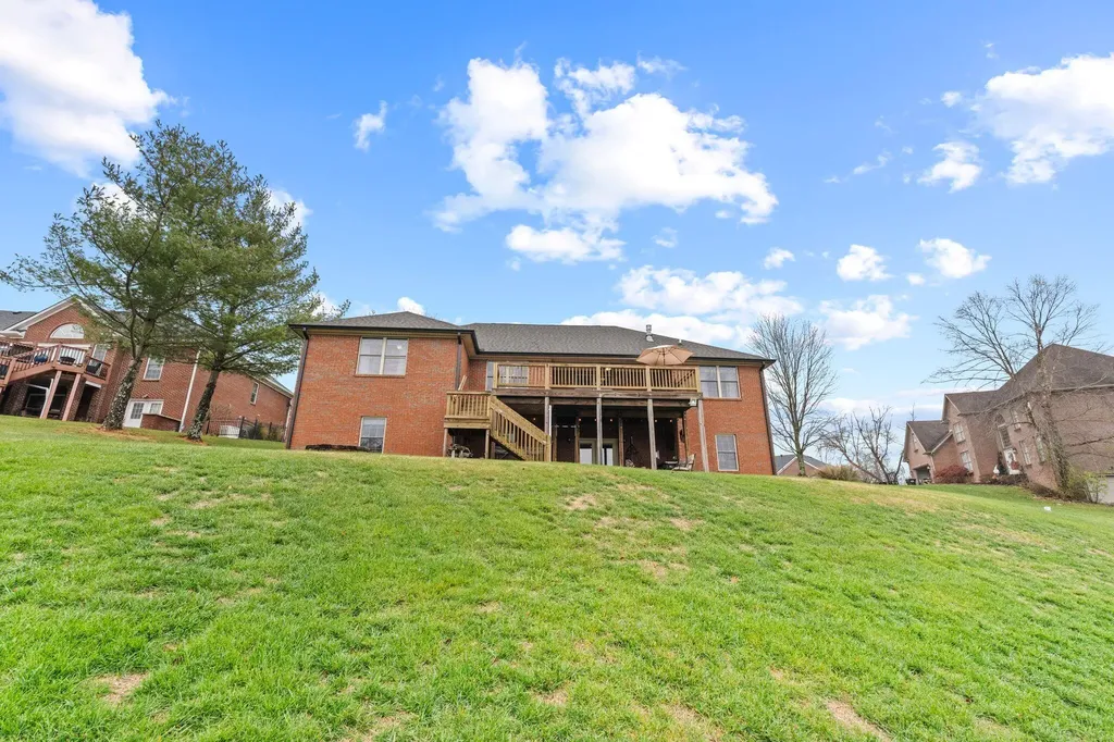 3032 Woodfield Circle Richmond KY 40475