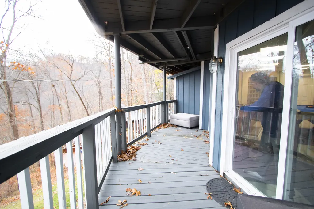 658 Lakeview Village Drive Prestonsburg KY 41653