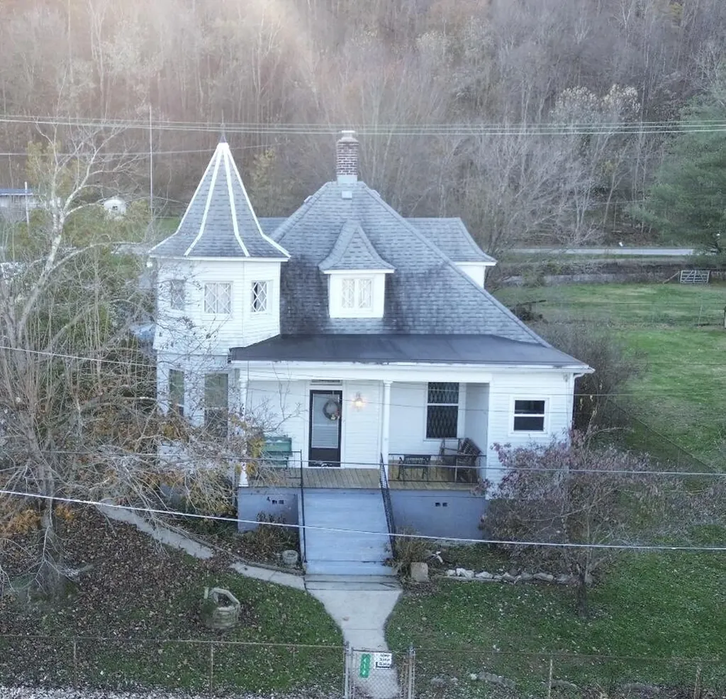 418 Front Street Vanceburg KY 41179