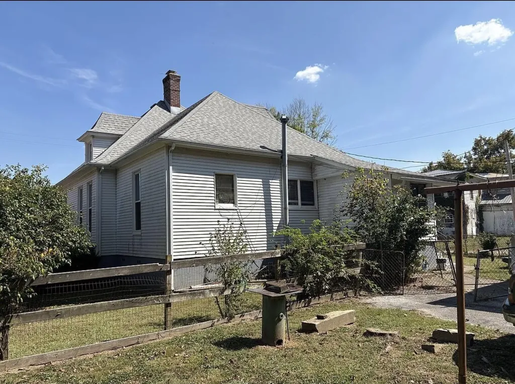 418 Front Street Vanceburg KY 41179