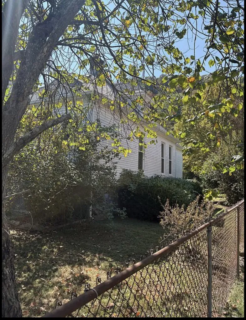 418 Front Street Vanceburg KY 41179