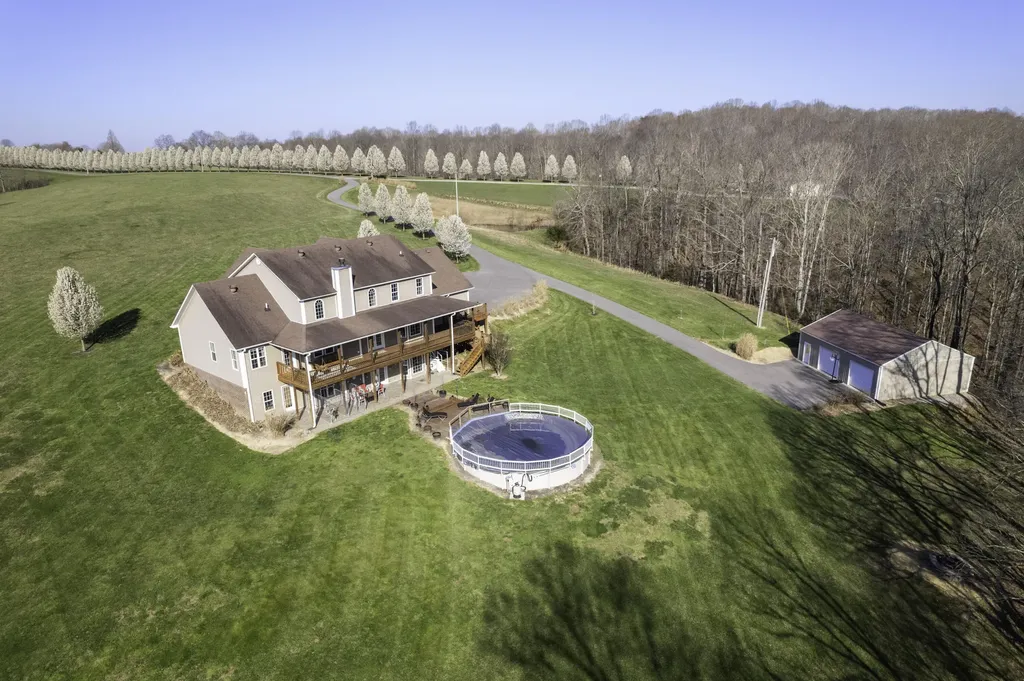 254 Deerfield Lane Dunnville KY 42528
