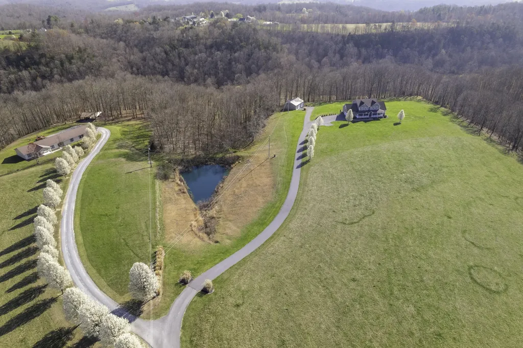 254 Deerfield Lane Dunnville KY 42528