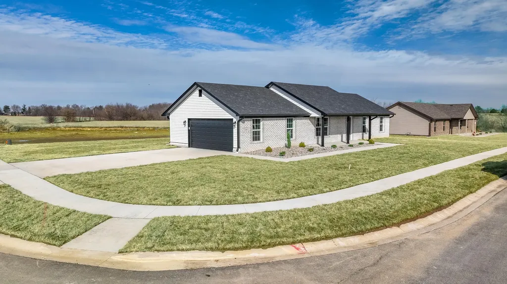 567 Middle Creek Way Berea KY 40403