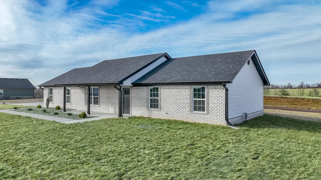 567 Middle Creek Way Berea KY 40403