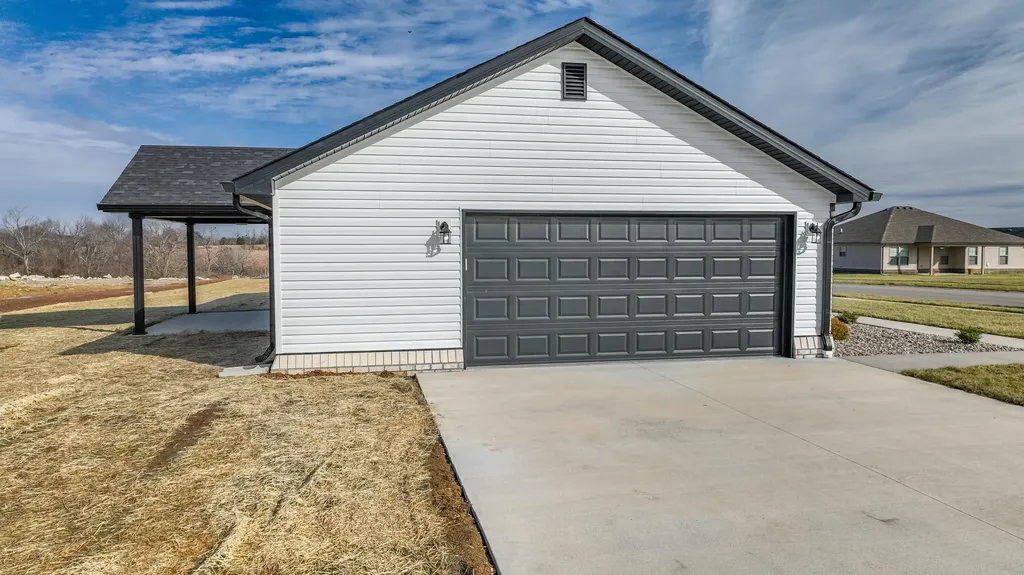 567 Middle Creek Way Berea KY 40403