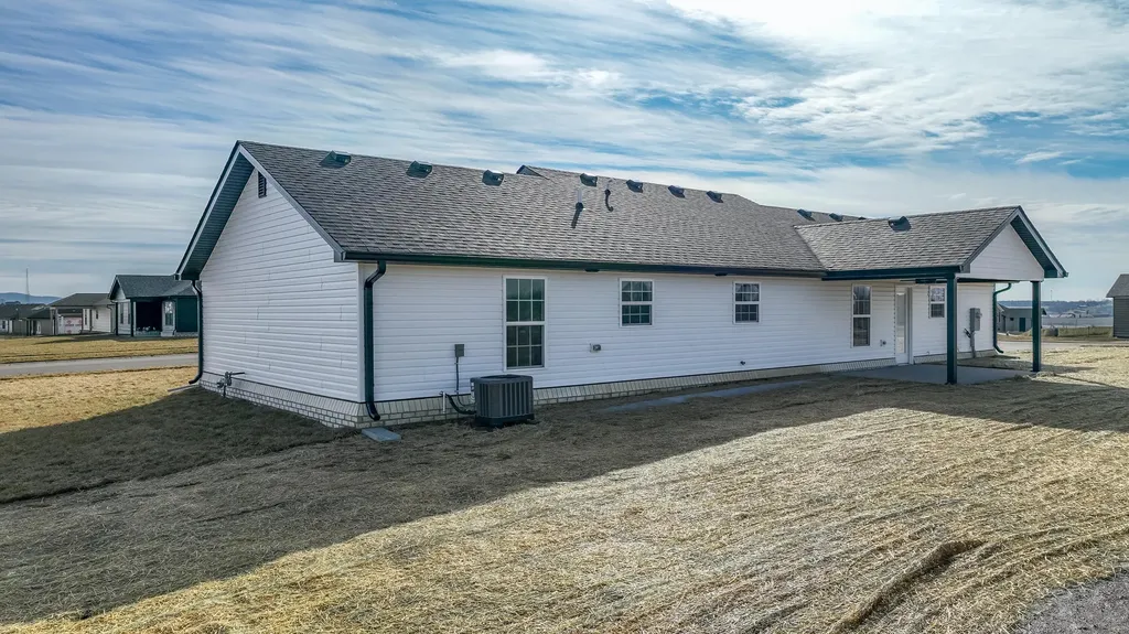567 Middle Creek Way Berea KY 40403