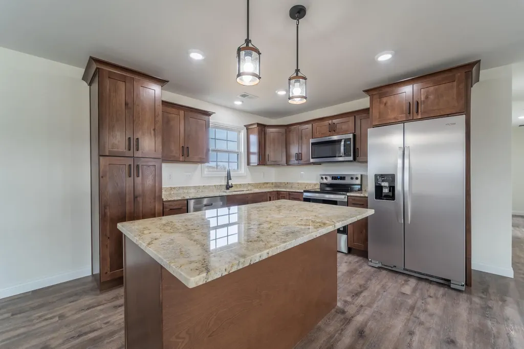 567 Middle Creek Way Berea KY 40403