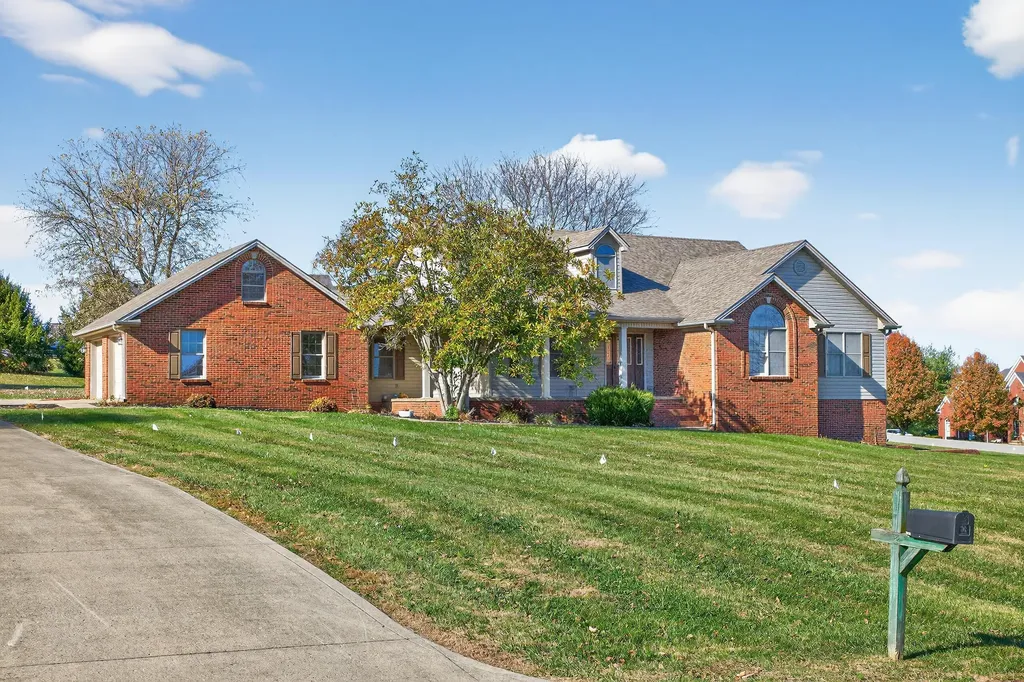 244 Claire De Lune Harrodsburg KY 40330