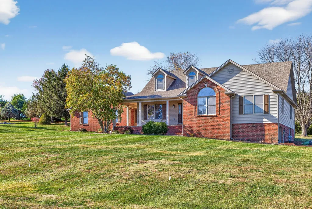 244 Claire De Lune Harrodsburg KY 40330