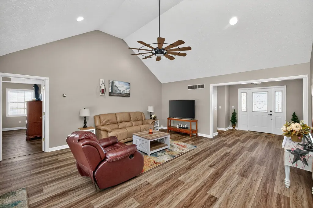 244 Claire De Lune Harrodsburg KY 40330