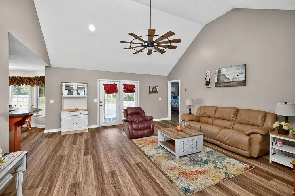 244 Claire De Lune Harrodsburg KY 40330