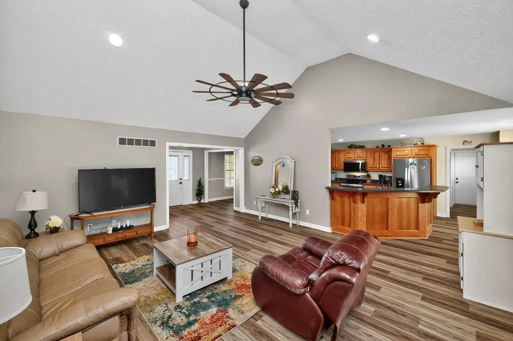 244 Claire De Lune Harrodsburg KY 40330