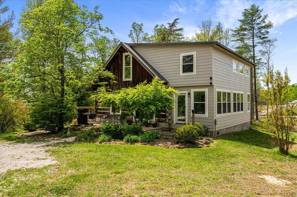 1516 Hobbs Road Rogers KY 41365