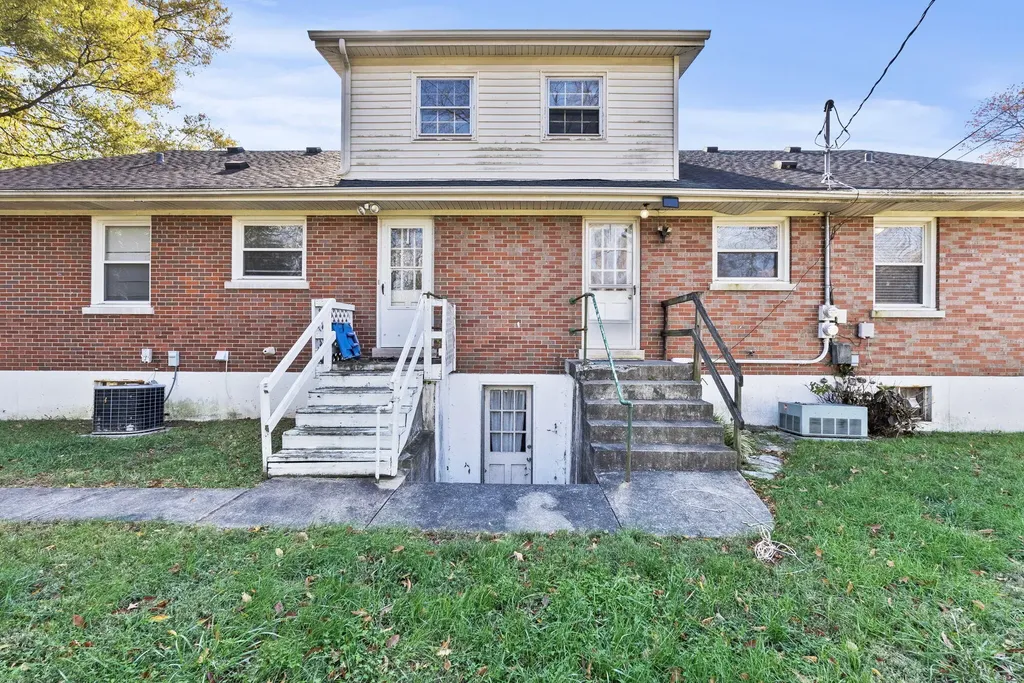 129 Greenbriar Road Lexington KY 40503
