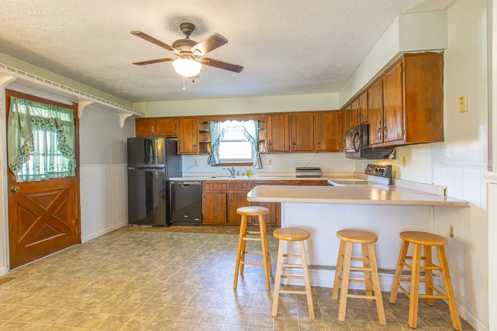 320 Cravens Hollow Road Liberty KY 42539