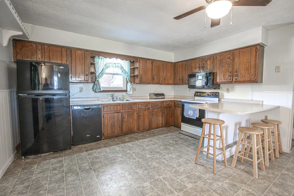 320 Cravens Hollow Road Liberty KY 42539