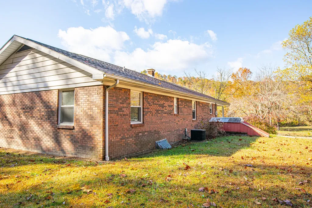 320 Cravens Hollow Road Liberty KY 42539