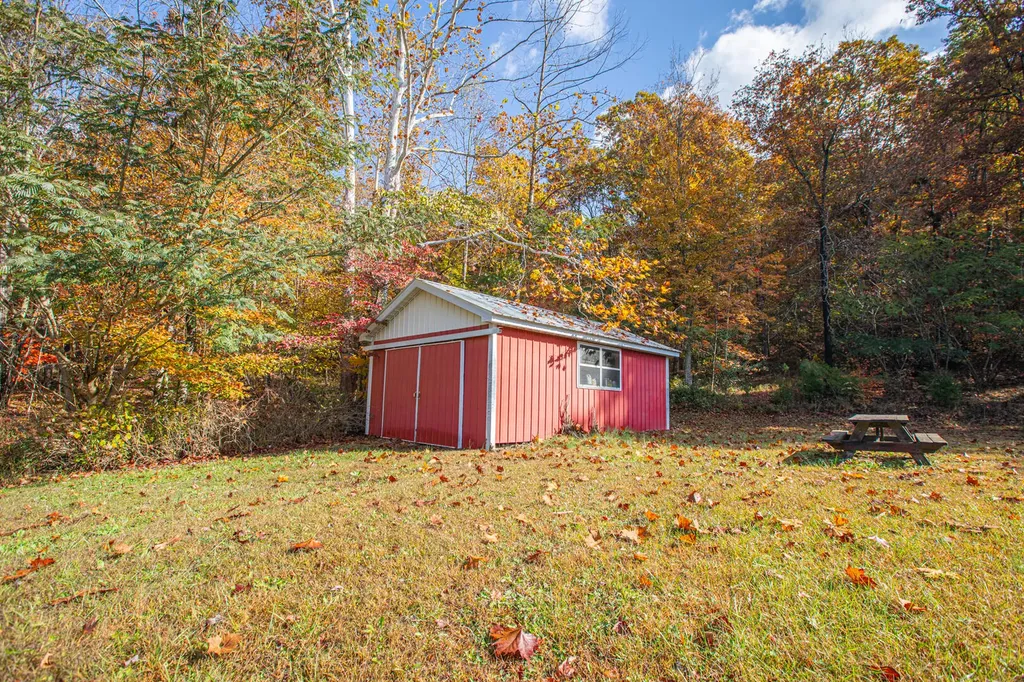 320 Cravens Hollow Road Liberty KY 42539