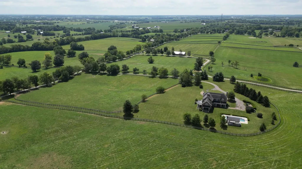 613 Hutchison Road Paris KY 40361