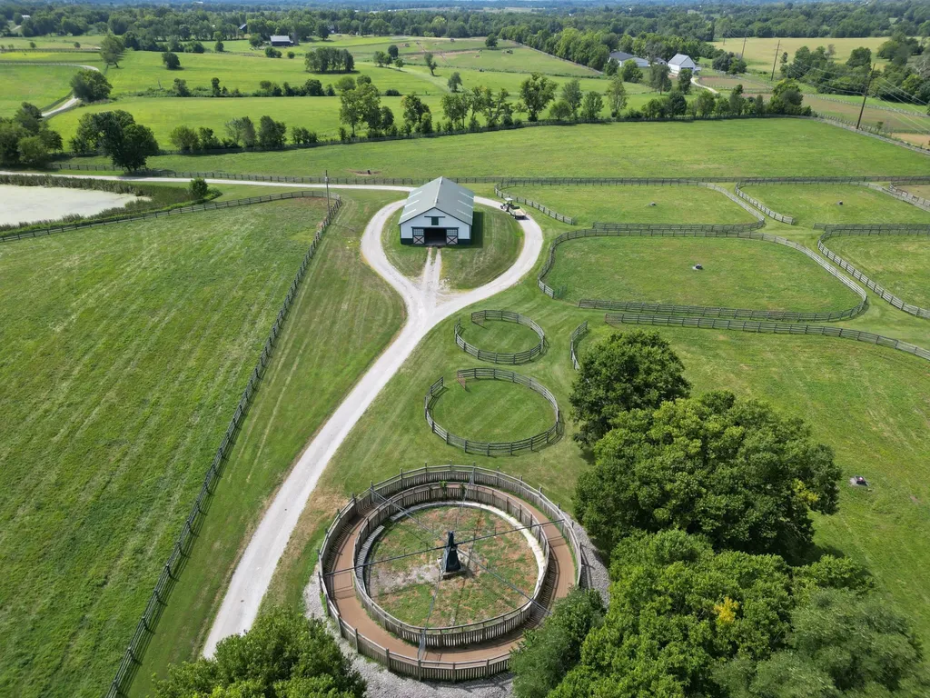 613 Hutchison Road Paris KY 40361