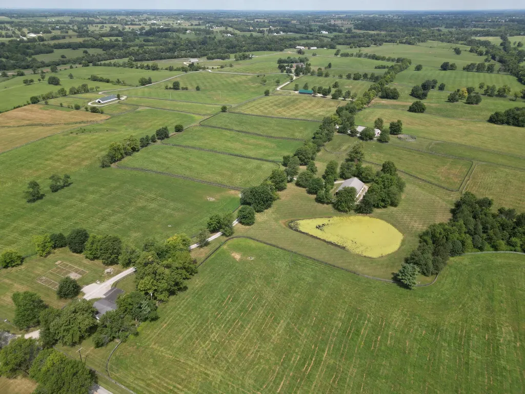 613 Hutchison Road Paris KY 40361