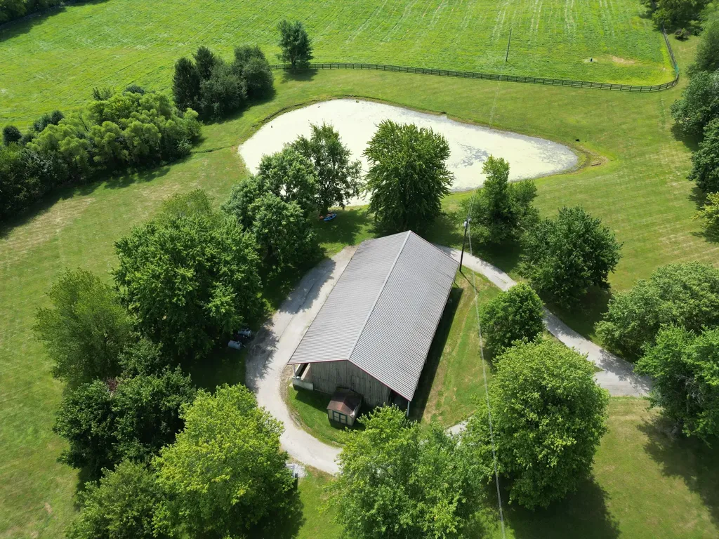 613 Hutchison Road Paris KY 40361