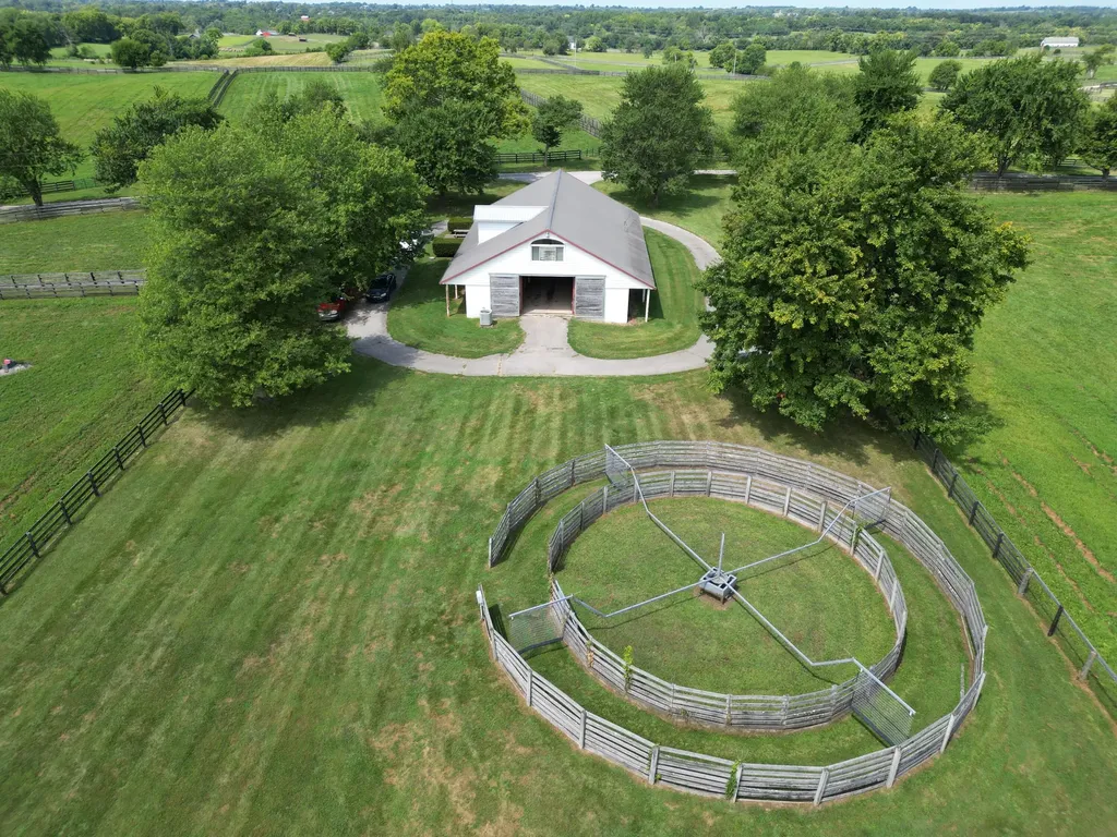 613 Hutchison Road Paris KY 40361