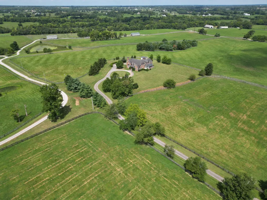 613 Hutchison Road Paris KY 40361