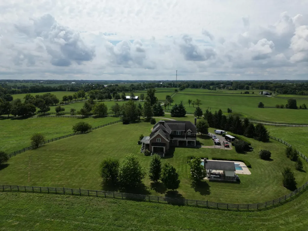 613 Hutchison Road Paris KY 40361