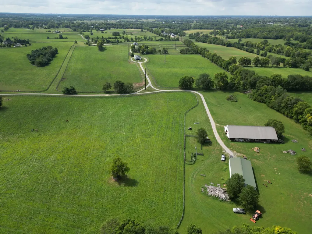613 Hutchison Road Paris KY 40361