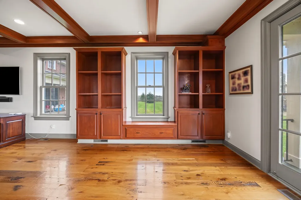 613 Hutchison Road Paris KY 40361