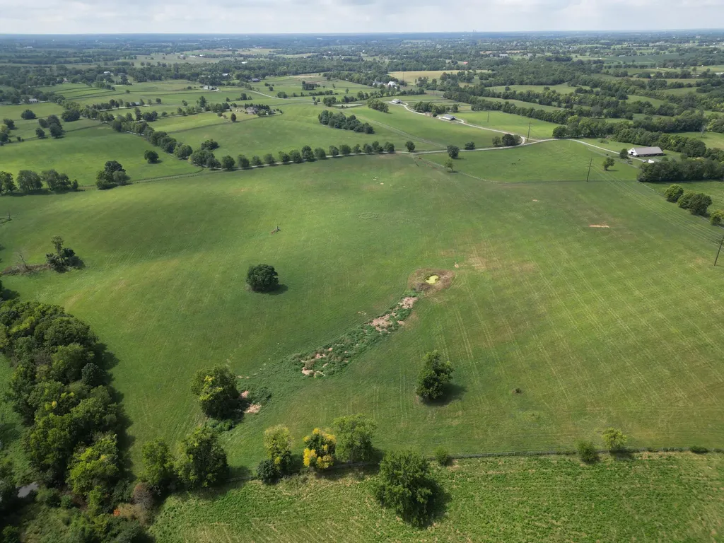 613 Hutchison Road Paris KY 40361