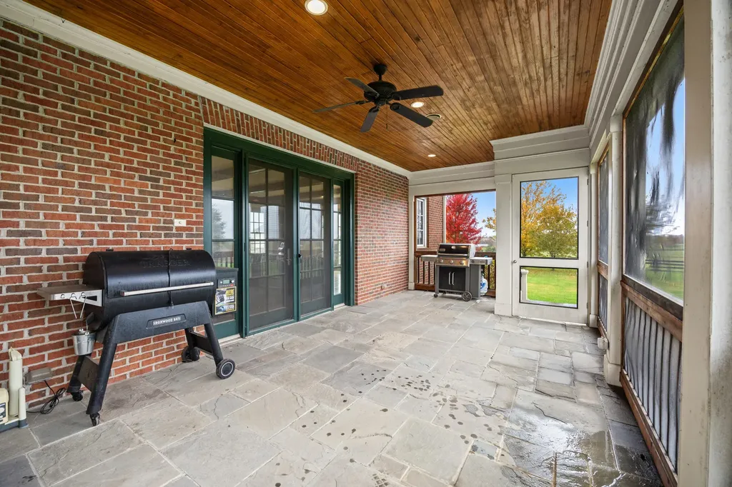 613 Hutchison Road Paris KY 40361