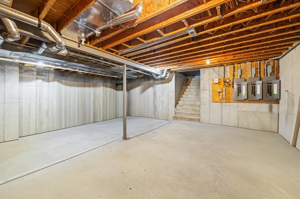 613 Hutchison Road Paris KY 40361