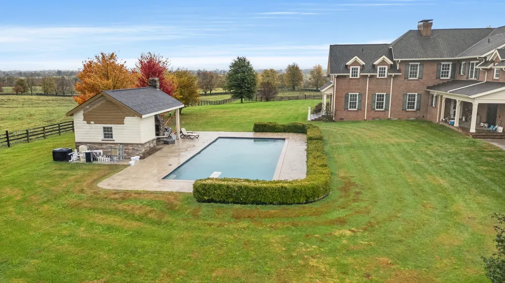 613 Hutchison Road Paris KY 40361