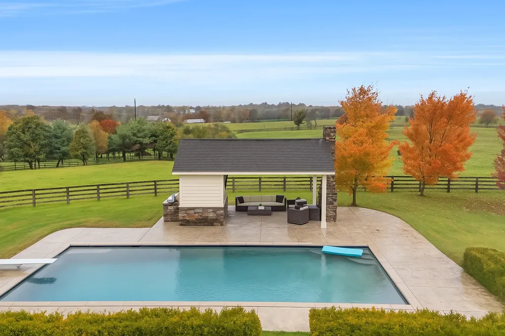 613 Hutchison Road Paris KY 40361