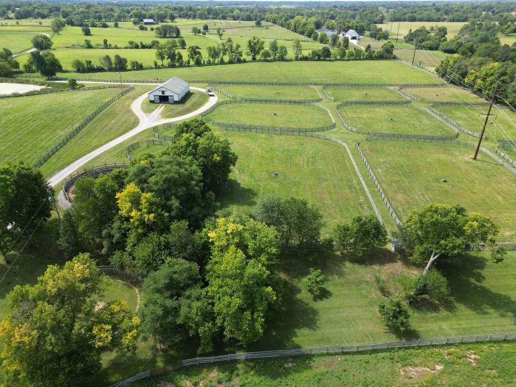 613 Hutchison Road Paris KY 40361