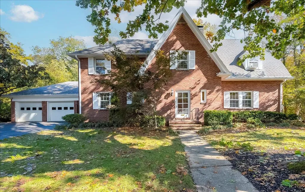 207 Paul Sawyier Drive Frankfort KY 40601