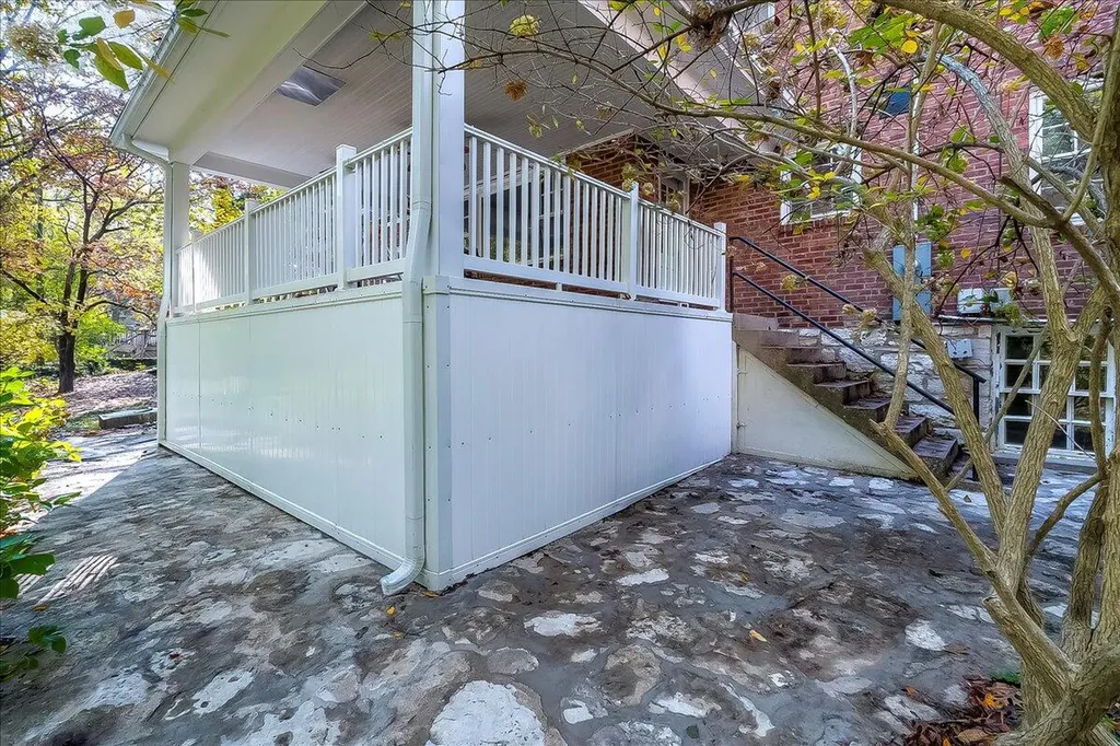 207 Paul Sawyier Drive Frankfort KY 40601