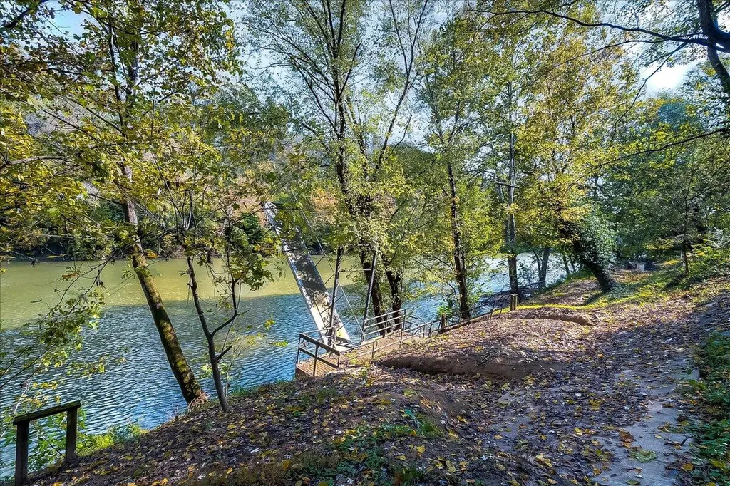 207 Paul Sawyier Drive Frankfort KY 40601